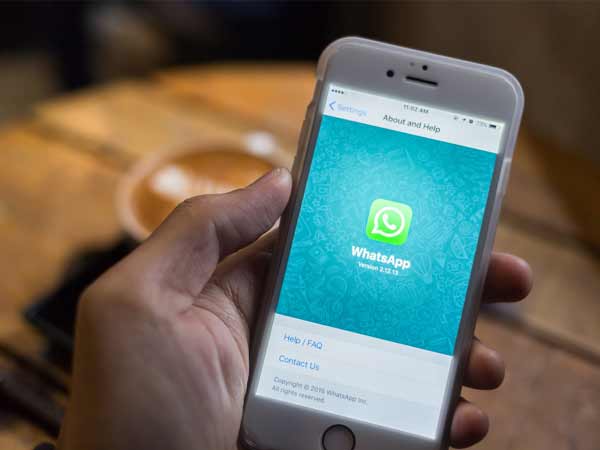 कॉन्टेक्ट्स में जाएं