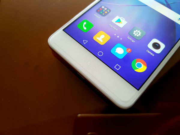 शानदार 5.5 इंच स्क्रीन 