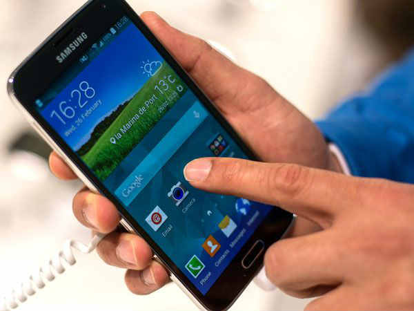 ब्राइट सनलाइट में स्क्रीन देखी नहीं देती