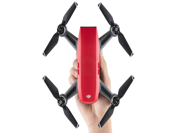 हाथ के इशारे से चलेगा DJI का सेल्फी Spark ड्रोन हाथ के इशारे से चलेगा DJI का सेल्फी Spark ड्रोन