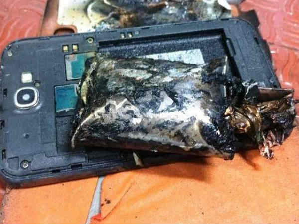 Samsung Galaxy स्मार्टफोन में फिर हुआ धमाका, महिला गंभीर रूप से घायल Samsung Galaxy स्मार्टफोन में फिर हुआ धमाका, महिला गंभीर रूप से घायल