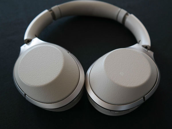 Sony's WH-1000XM2 headphones Sony's WH-1000XM2 headphones