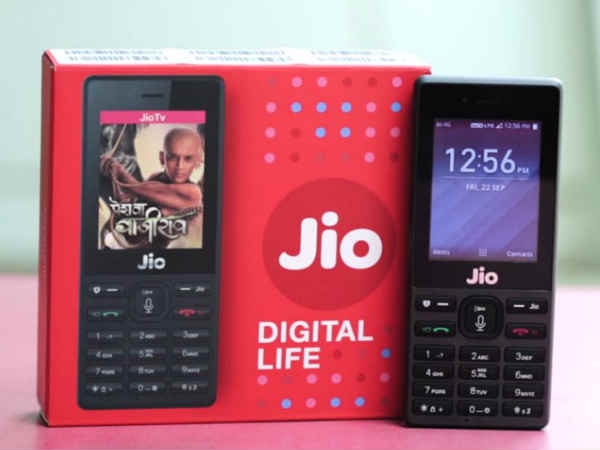 बिना रजिस्ट्रेशन मार्केट में खुलेआम बिक रहा है jioPhone