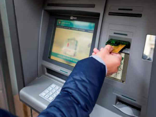 अकाउंट से कटने के बाद भी ATM से नहीं निकले पैसे, तो तुरंत करें ये काम अकाउंट से कटने के बाद भी ATM से नहीं निकले पैसे, तो तुरंत करें ये काम