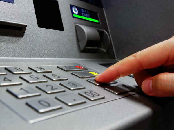 अब ATM से निकाल सकेंगे पैसे, वो भी बिना कार्ड ! अब ATM से निकाल सकेंगे पैसे, वो भी बिना कार्ड !