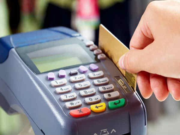 इन कामों में करते हैं क्रेडिट कार्ड का इस्तेमाल तो हो जाएं सावधान इन कामों में करते हैं क्रेडिट कार्ड का इस्तेमाल तो हो जाएं सावधान