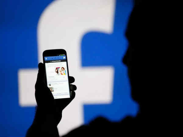 Facebook यूजर्स न करें इस मैसेज रिप्लाई, सेंड हो रही हैं निजी तस्वीरें Facebook यूजर्स न करें इस मैसेज रिप्लाई, सेंड हो रही हैं निजी तस्वीरें