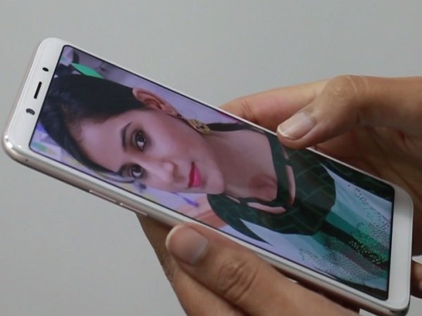 कैसी होगी क्लियर और नैचुरल सेल्फी- कैसी होगी क्लियर और नैचुरल सेल्फी-