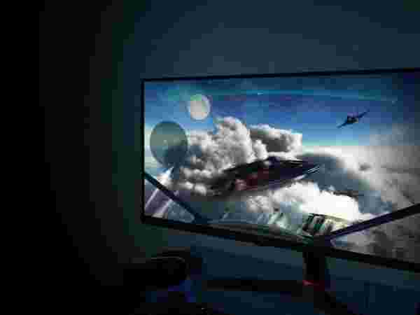 स्मूद रेंडरिंग के लिए 50Hz से 144Hz का रिफ्रेशन रेड- स्मूद रेंडरिंग के लिए 50Hz से 144Hz का रिफ्रेशन रेड-