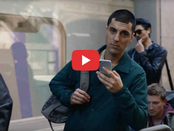 सैमसंग ने नए ऐड में iPhone की जमकर उड़ाई खिल्ली, यहां देखिए सैमसंग ने नए ऐड में iPhone की जमकर उड़ाई खिल्ली, यहां देखिए