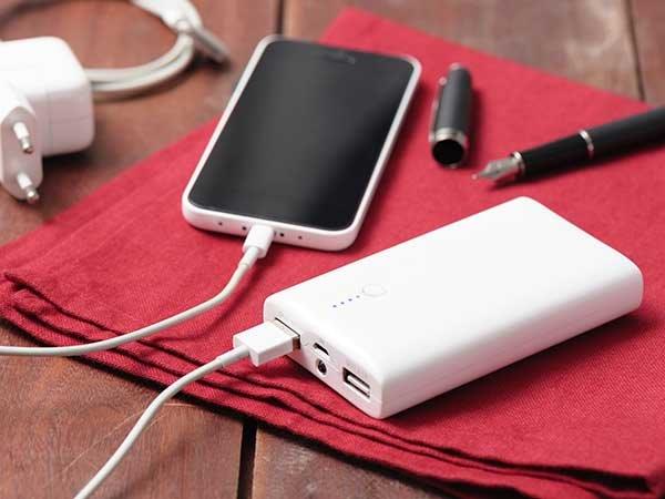 फोन की बैटरी से 2.5 गुना ज्यादा क्षमता वाला हो पावर बैंक-
