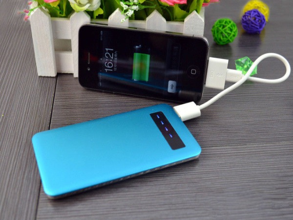 चार्जिंग पोर्ट- 