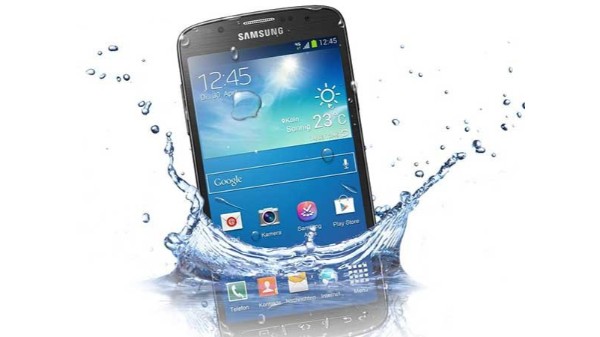 पानी में गिरे स्मार्टफोन को घर पर ठीक करने की कोशिश :