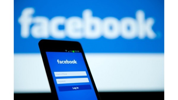 ऑफिशियल फेसबुक ऐप इंस्टॉल करें- 