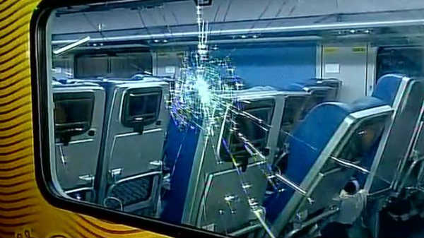 रेलवे ने तेजस और शताब्दी ट्रेन से हटाए एलसीडी स्क्रीन्स