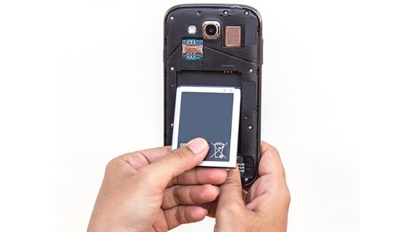 आपके फोन में बैटरी हटाए या देर तक प्रेस करें 