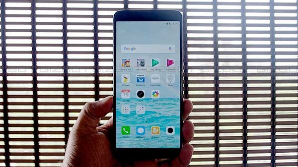 शानदार डिस्पले और बॉडी- 