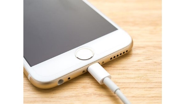 अपने फ़ोन या Android टैबलेट को चार्ज करें