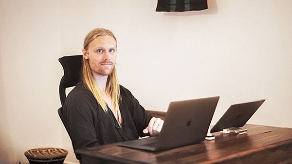 वनप्लस 2 से शुरू हुई क्रिएटिव वॉलपेपर की जर्नी-