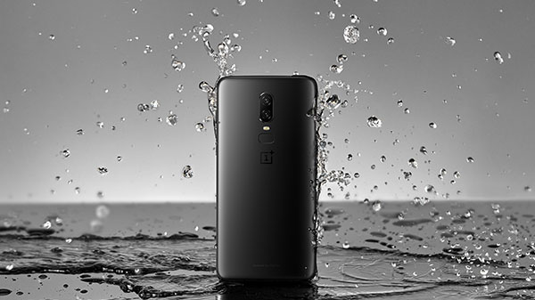 ग्लास मटेरियल के साथ पानी और धूल से सुरक्षित