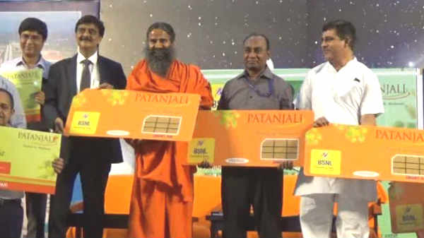बाबा रामदेव का पतंजलि सिमकार्ड लॉन्च, डेटा से बीमा तक मिलेगा फायदा