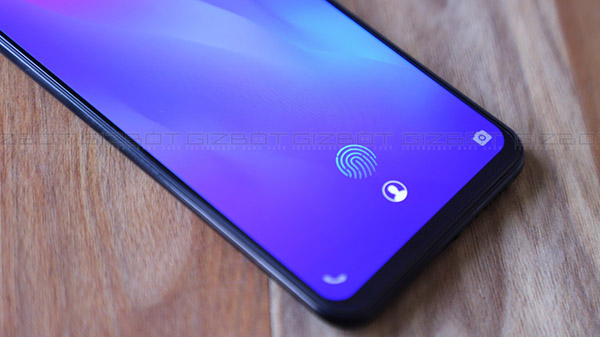 6.28 इंच की फुल एचडी सुपर एमोलेड डिस्प्ले