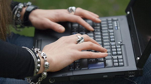 एड्रेसबार में .com कैसे जोड़े