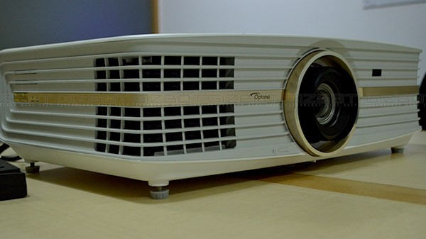 Optoma UHD65 DLP प्रोजेक्टर स्पेसिफिकेशन