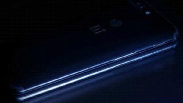OnePlus 6T प्राप्त करने वाले सबसे पहले व्यक्ति बनें