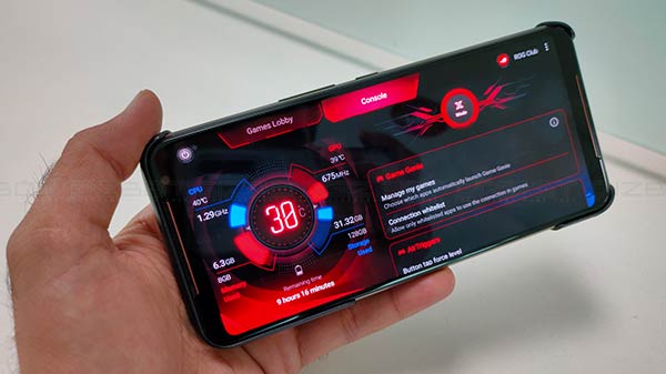 डिस्प्ले और वेरिएंट