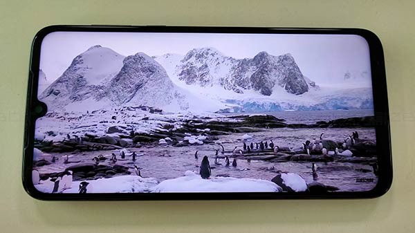 2K रेज्‍यूलूशन वाली स्‍क्रीन कैसी है 