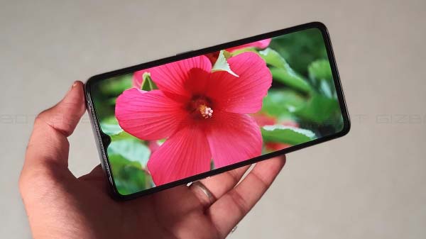 90Hz से लैस 6.5 इंच डिस्प्ले