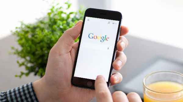 आपके स्मार्टफोन पर भी आ सकता है कोरोना वायरस, ऐसे करें साफ और रहें सुरक्षित