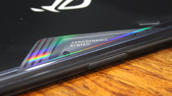 Asus ROG Phone 3 गेमिंग स्मार्टफोन हुआ लॉन्च, जानें स्पेसिफिकेशन 