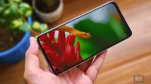 इसमें 16 मेगापिक्सल का फ्रंट कैमरा