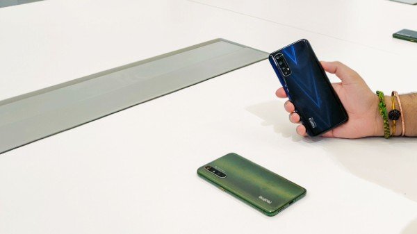 इस फोन का कैमरा सेटअप