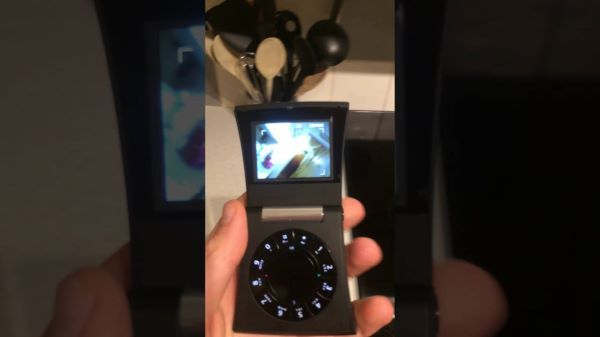 2004 में डुअल सिम और रोटेटिंग डिस्प्ले वाला फोन हुआ पेश