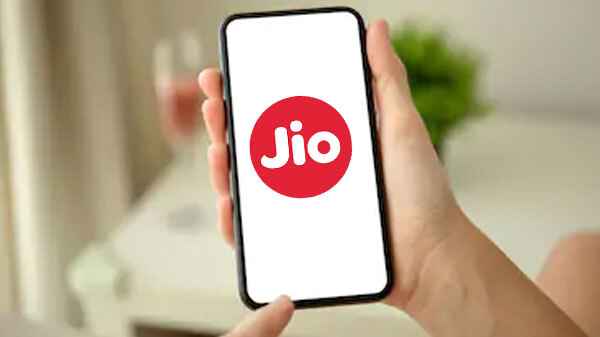 Jio Smartphone अगले महीने होगा लॉन्च, फीचर्स होंगे ज्यादा और कीमत होगी कम: रिपोर्ट