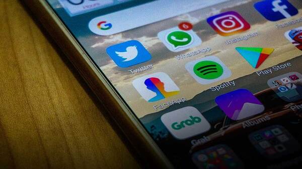 Android के मुकाबले iOS को ज्यादा पसंद कर रहे है स्मार्टफोन यूजर्स , जाने क्यों ? Android के मुकाबले iOS को ज्यादा पसंद कर रहे है स्मार्टफोन यूजर्स , जाने क्यों ?