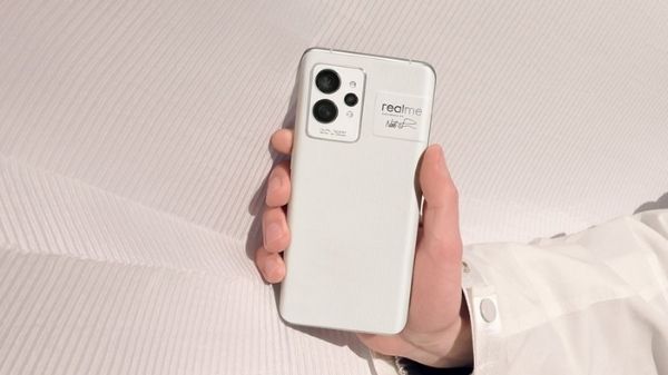 रियलमी ने चोरी–चुपके भारत में लॉन्च किया Realme GT 2, जानें कीमत और फीचर्स रियलमी ने चोरी–चुपके भारत में लॉन्च किया Realme GT 2, जानें कीमत और फीचर्स