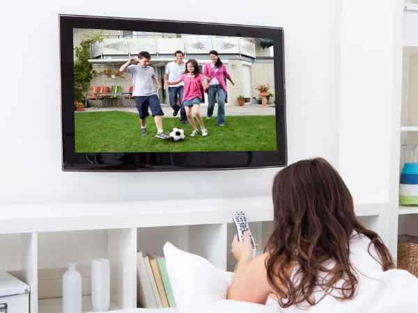 लंबे समय तक TV देखने से हो सकती है यह भयानक बीमारी: रिपोर्ट लंबे समय तक TV देखने से हो सकती है यह भयानक बीमारी: रिपोर्ट