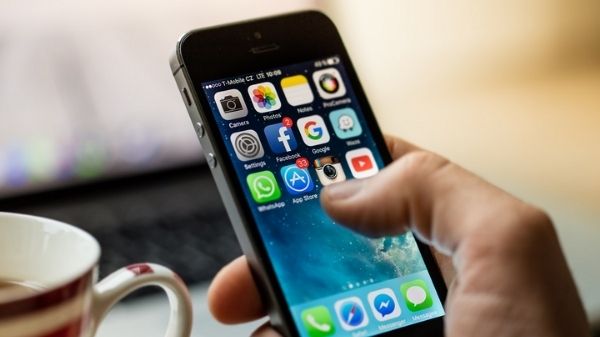 इन स्मार्टफोन में बंद होने वाला है WhatsApp, जानिए क्या है वजह इन स्मार्टफोन में बंद होने वाला है WhatsApp, जानिए क्या है वजह