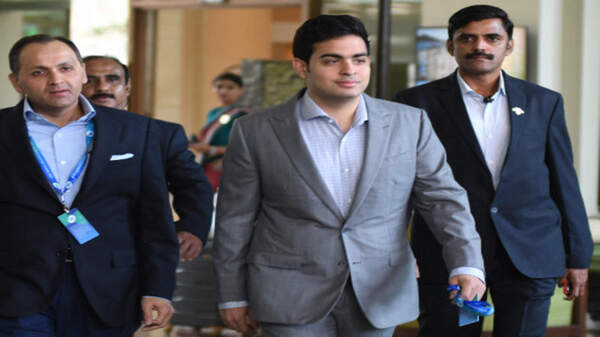 अब ये है Reliance Jio के नए चेयरमैन , मुकेश अंबानी ने दिया इस्तीफा अब ये है Reliance Jio के नए चेयरमैन , मुकेश अंबानी ने दिया इस्तीफा