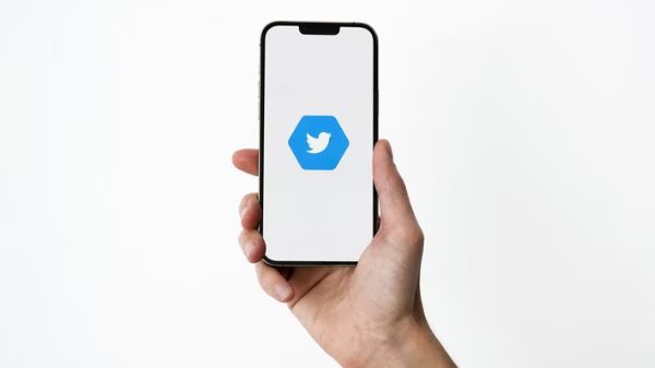 इंतजार हुआ खत्म, Twitter में रोल आउट होने लगा है Edit और Dislike का फीचर इंतजार हुआ खत्म, Twitter में रोल आउट होने लगा है Edit और Dislike का फीचर