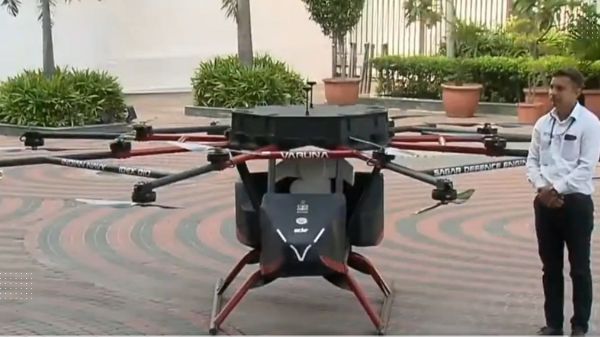 Varuna Drone: यह है भारत का पहला पैसेंजर ड्रोन, बैठ सकते हैं इंसान Varuna Drone: यह है भारत का पहला पैसेंजर ड्रोन, बैठ सकते हैं इंसान