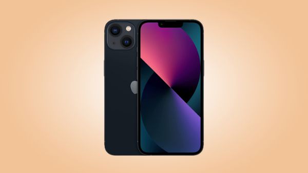 iPhone 13 को इतनी कम कीमत में खरीदने का दुबारा नहीं मिलेगा मौका iPhone 13 को इतनी कम कीमत में खरीदने का दुबारा नहीं मिलेगा मौका