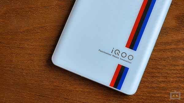 iQOO 10 Pro : V1+ चिप iQOO 10 Pro : V1+ चिप