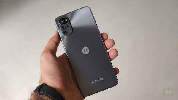 Motorola G22 : 9,999 Rs / 4 GB RAM/ 64 GB Storage