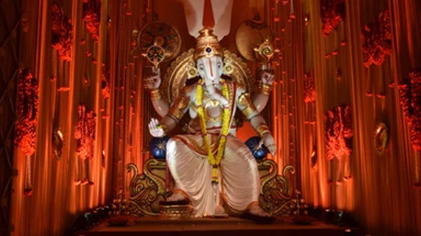 इस बार टेक्नोलॉजी के साथ मनाएं गणेश चतुर्थी का त्योहार, जानिए कैसे? इस बार टेक्नोलॉजी के साथ मनाएं गणेश चतुर्थी का त्योहार, जानिए कैसे?