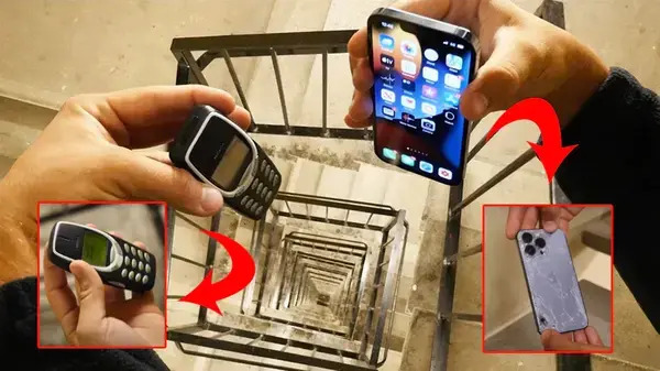 Nokia Vs iPhone: मजबूती देखने के लिए शख्स ने फोन को फेका, देखें क्या.. Nokia Vs iPhone: मजबूती देखने के लिए शख्स ने फोन को फेका, देखें क्या..